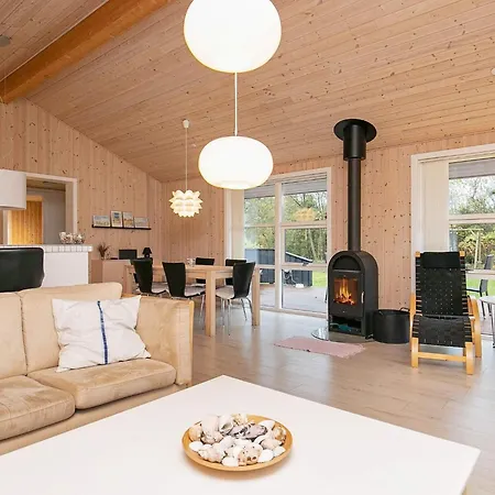 Сasa de vacaciones 4 Star In *